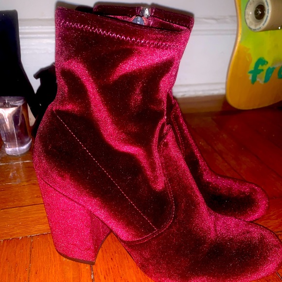 Steve Madden Maroon Velvet Heeled Boots - Picture 1 of 3